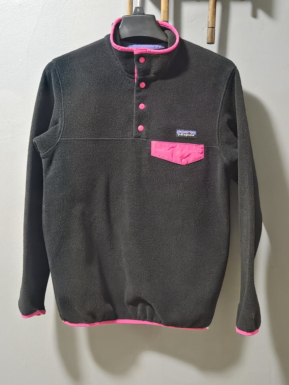 Patagonia Synchilla Fleece Pullover Black & Hot Pink XS